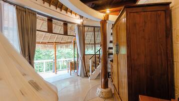 Family & Friends Suite | Minibar, in-room safe, individually decorated, individually furnished