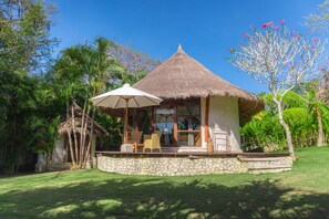 Bungalow Deluxe | Minibar, caja fuerte, decoración individual y mobiliario individual