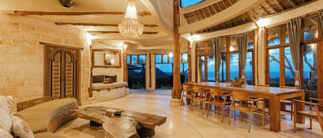 Three-Bedroom Villa with Private Pool and Sea View | Aire de séjour
