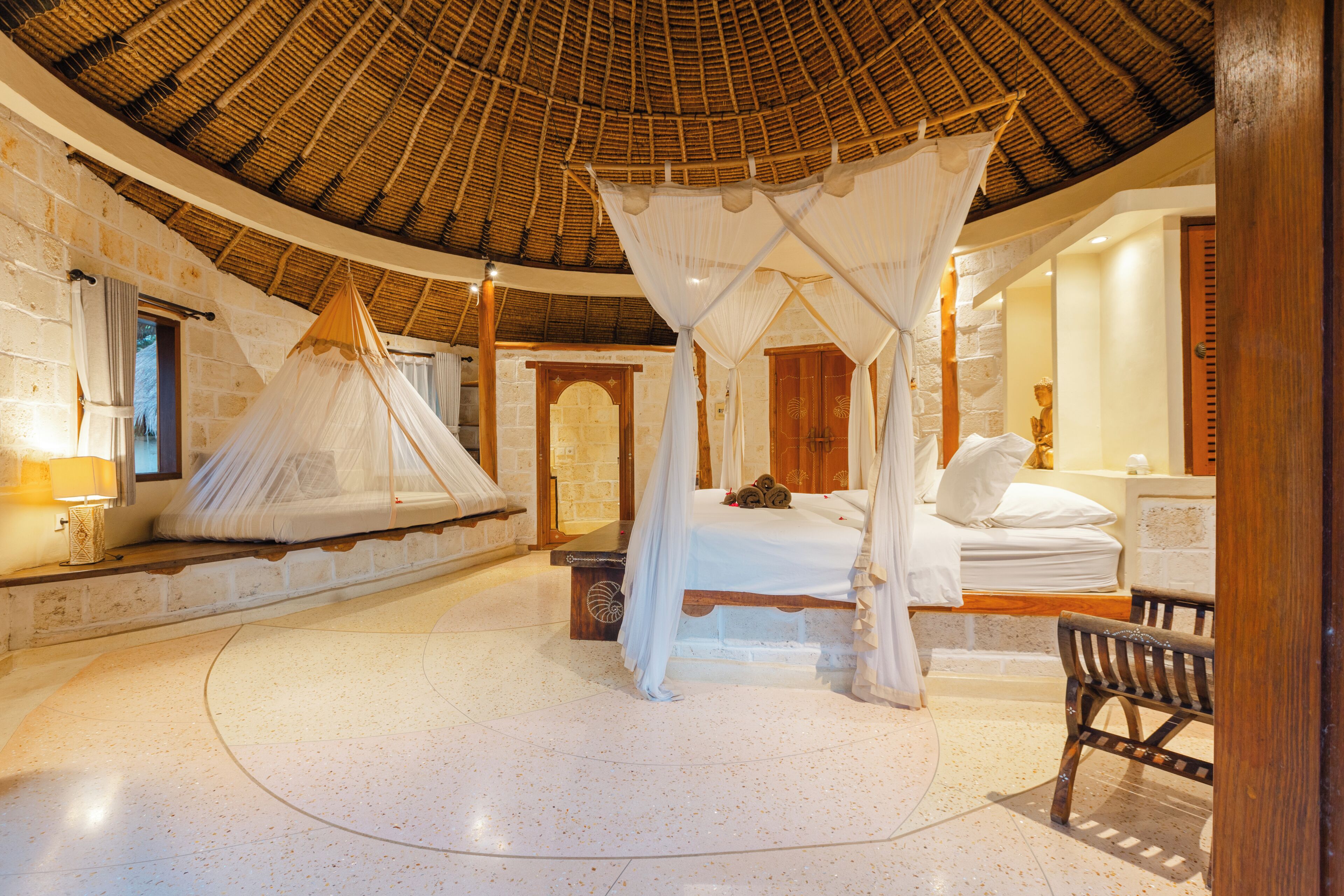 منزل صغير ديلوكس | ميني بار وخزنة داخل الغرفة وبديكورات فريدة لكل غرفة وطراز فريد لكل وحدة