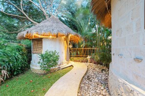 Deluxe Bungalow | Bathroom - La Joya Balangan Resort (Jimbaran)