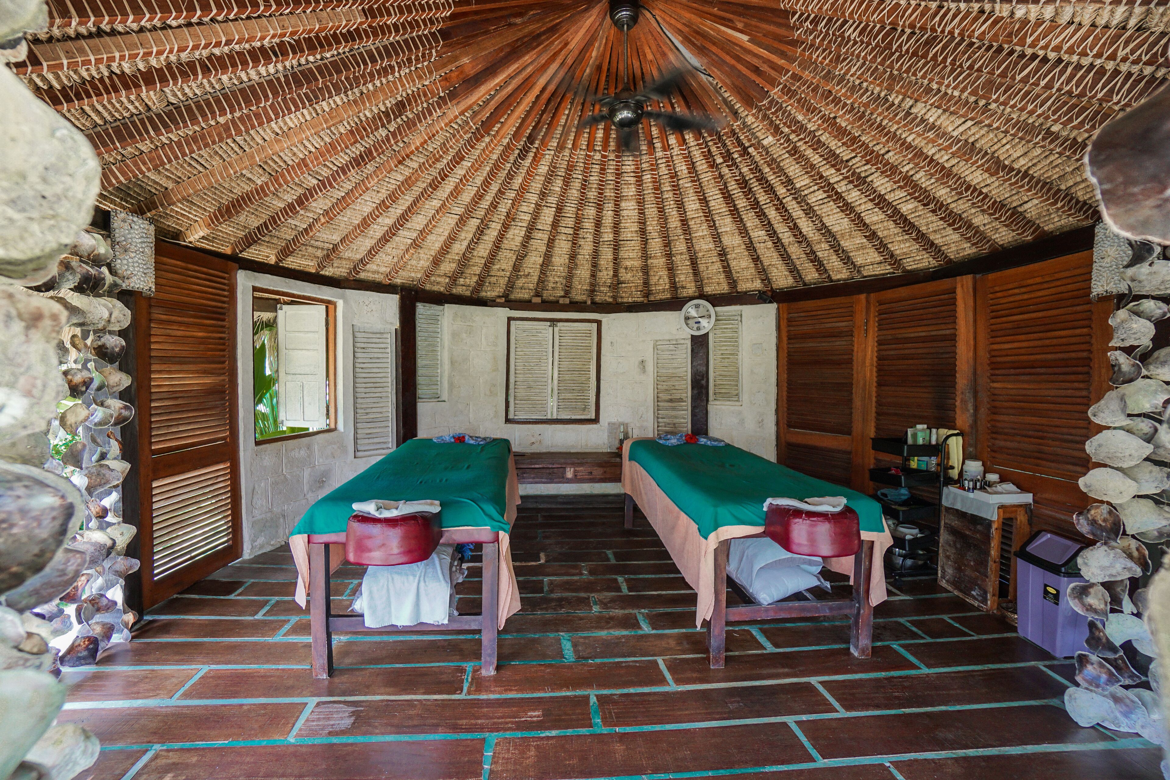 aromatherapy, hot stone massages, facials, reflexology, 1 treatment room