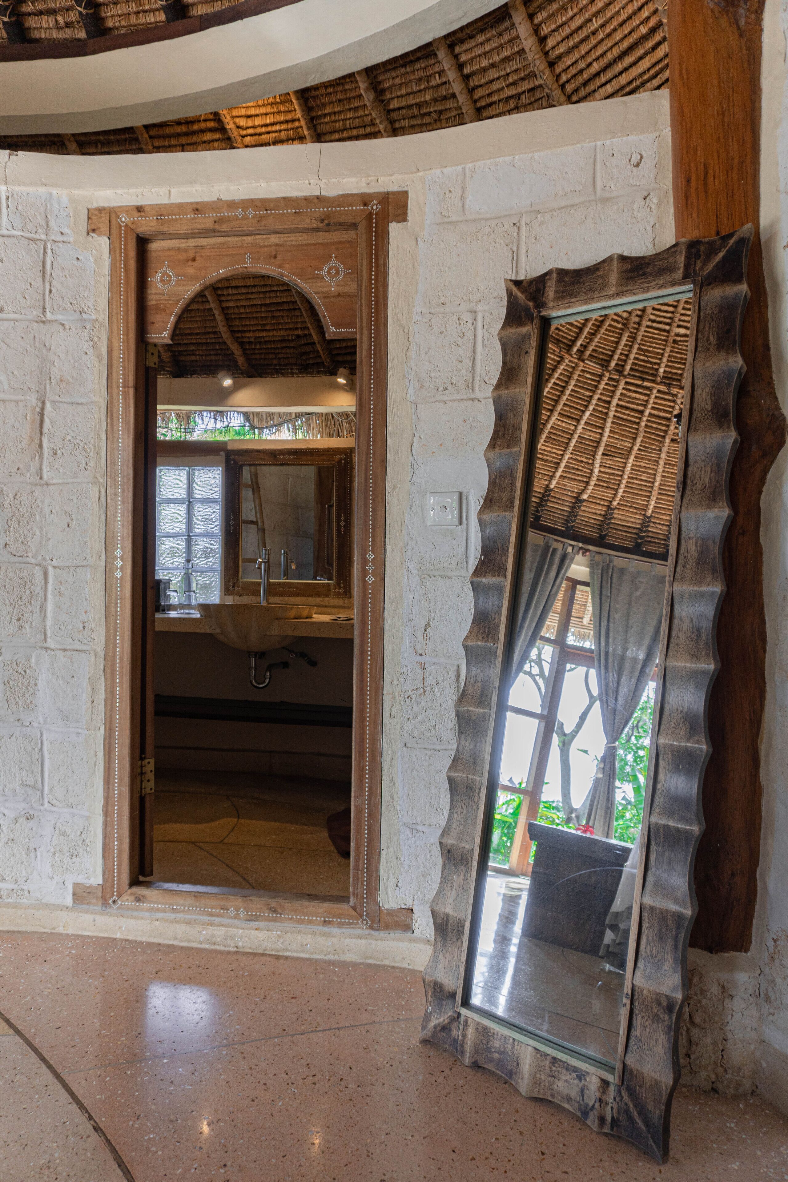 deluxe bungalow | bathroom | free toiletries, hair dryer, towels