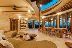 Three-Bedroom Villa with Private Pool and Sea View | Zona de estar