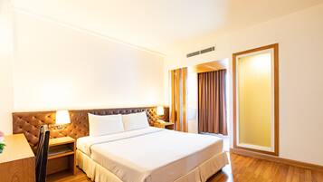 Standaard suite | 1 slaapkamer, een minibar, een bureau, gratis wifi