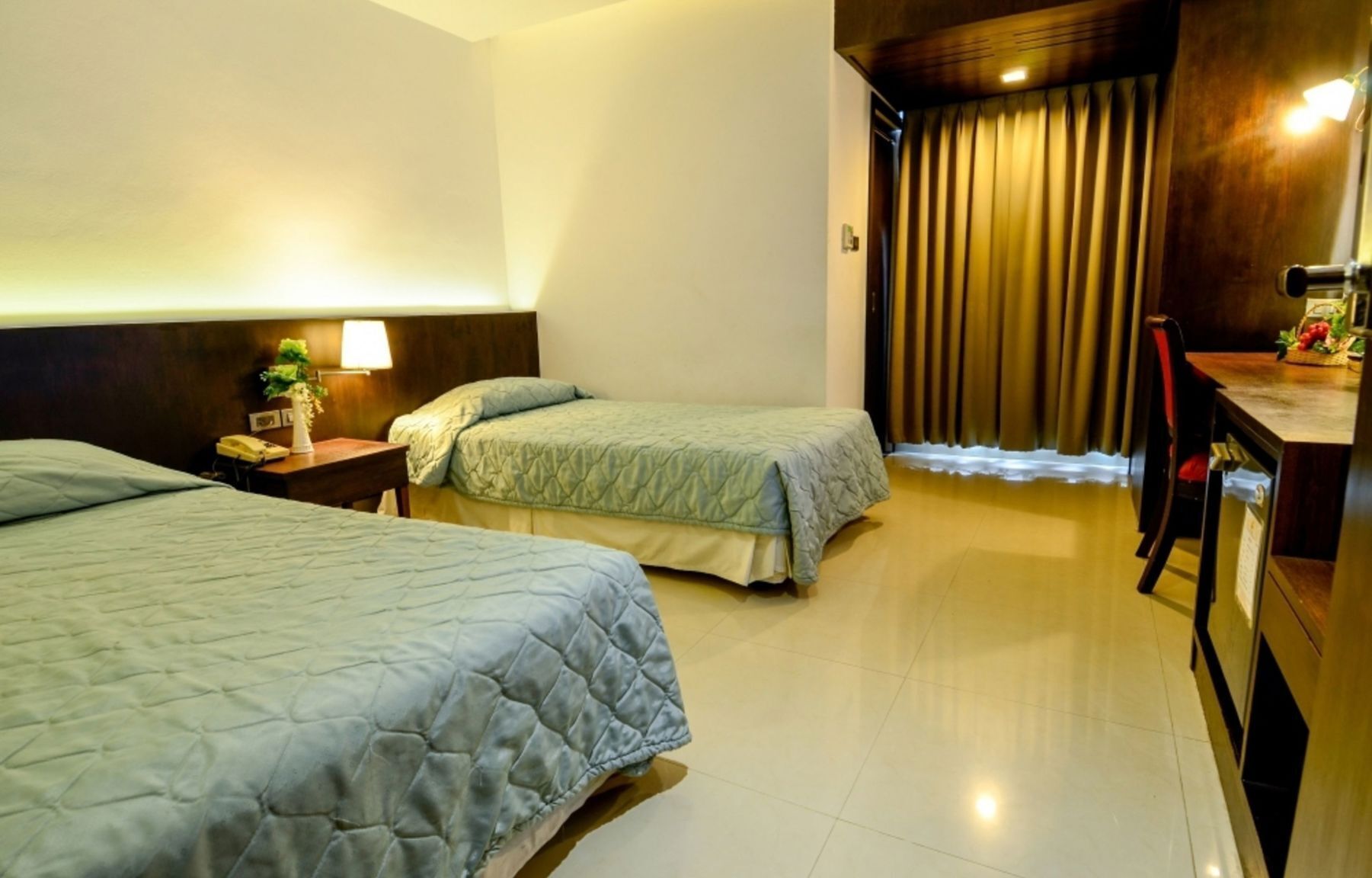 Minibar, desk, free WiFi