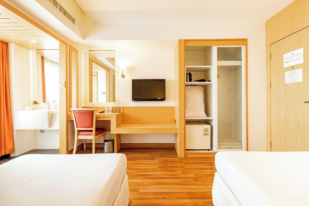Minibar, skrivebord og wi-fi (inkludert)