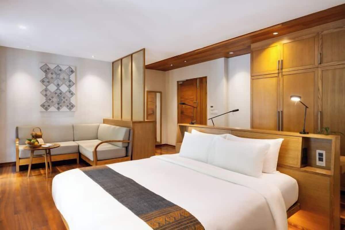 Premium bedding, minibar, in-room safe, desk
