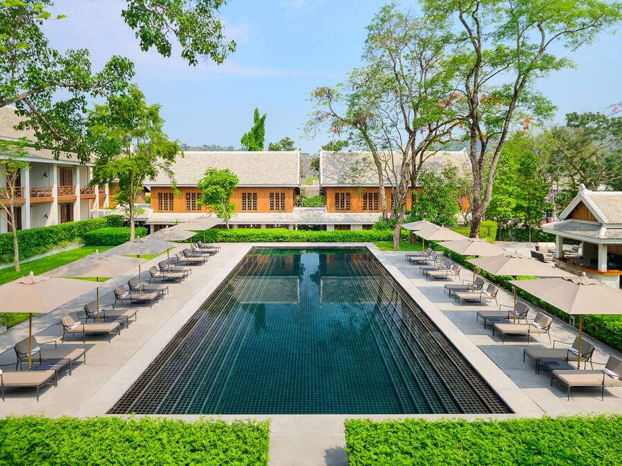 Outdoor pool, pool loungers