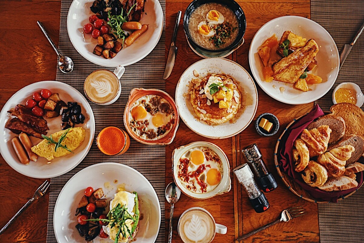 Daily buffet breakfast