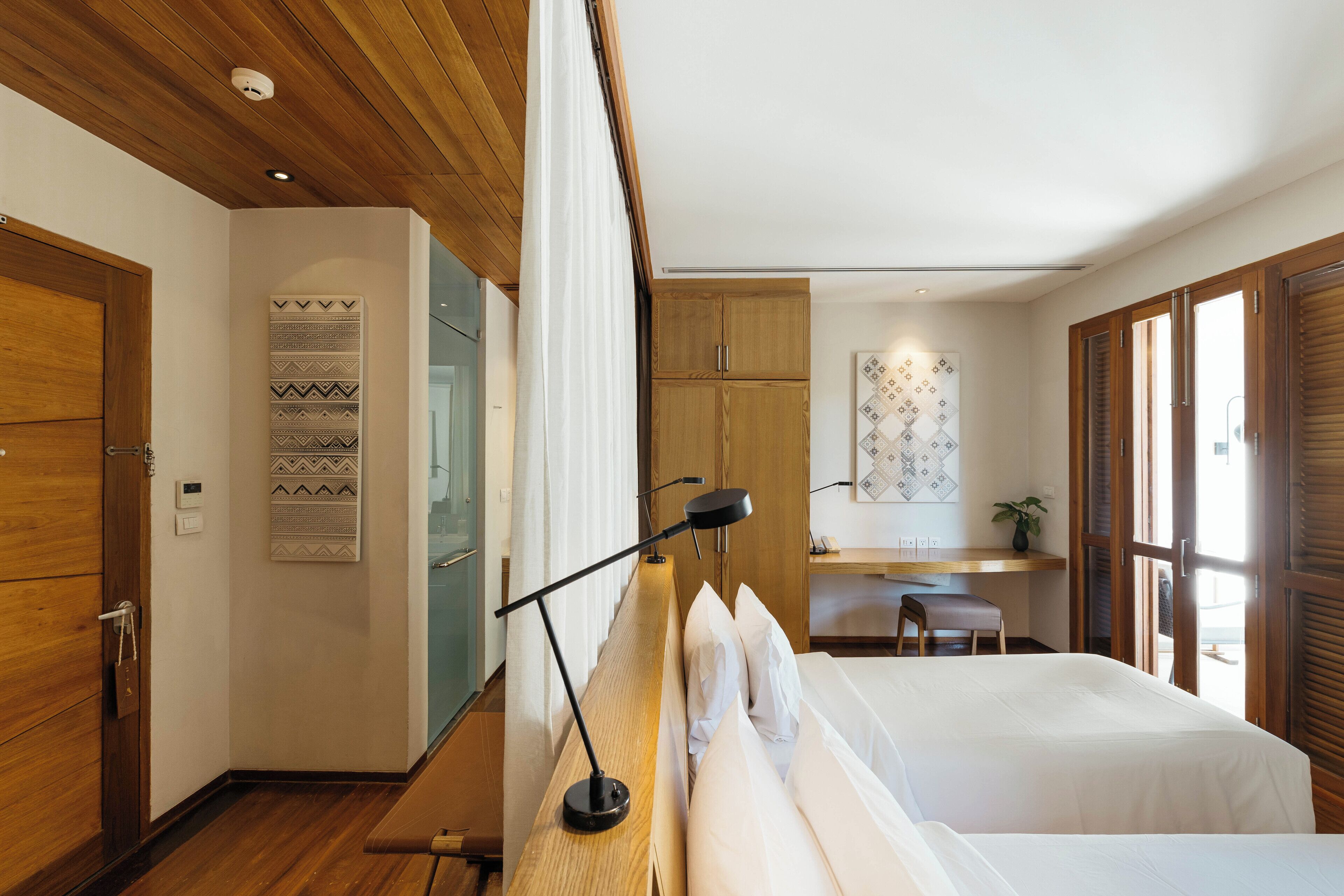 deluxe room (avani) | premium bedding, minibar, in-room safe, desk