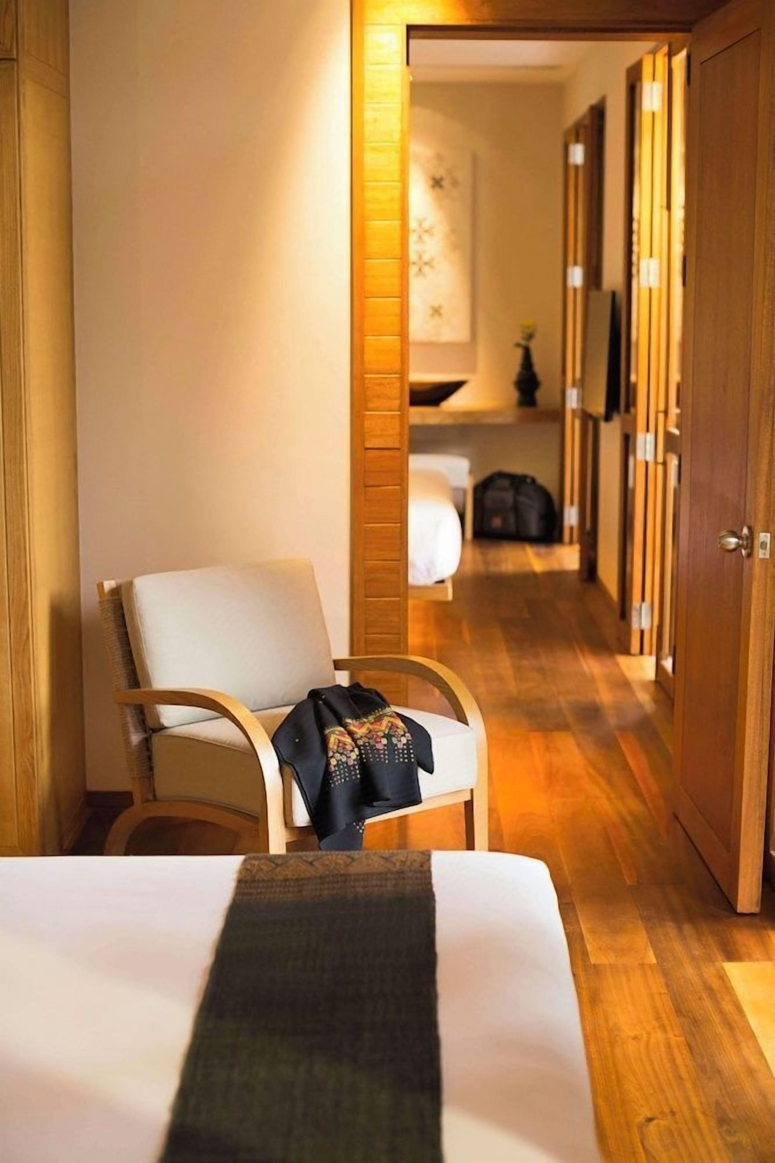 Ropa de cama de alta calidad y minibar 