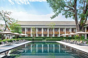 Outdoor pool, sun loungers