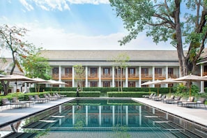 Outdoor pool, pool loungers
