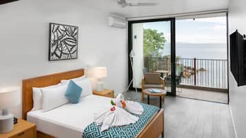 Deluxe Room, 1 Queen Bed, Sea View