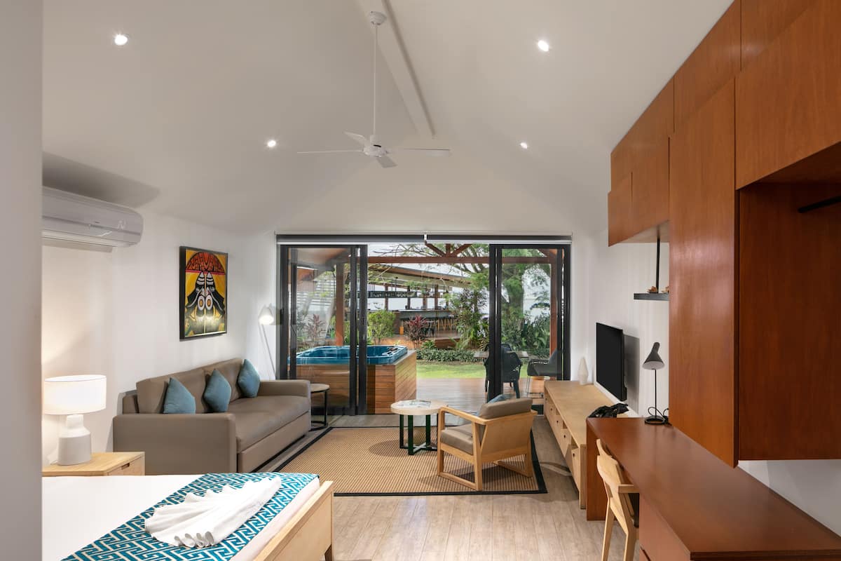 luxury waterfront villa | egyptian cotton sheets, hypo-allergenic bedding, down duvets