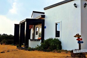 Front of property - Jini Cottage (Jeju City)