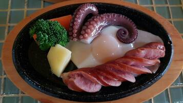 Desayuno continental diario (KRW 7500 por persona)