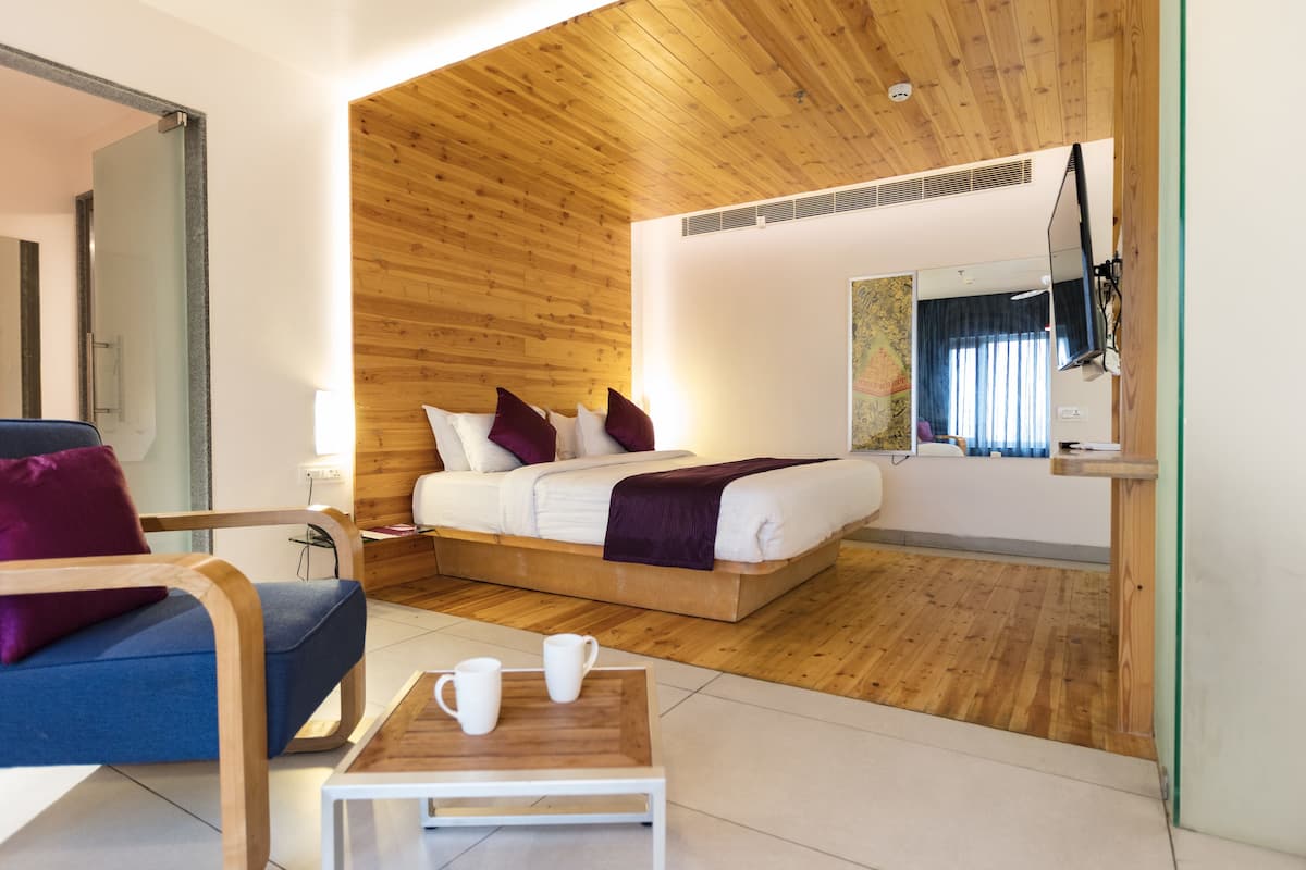 superior room | premium bedding, minibar, in-room safe, desk