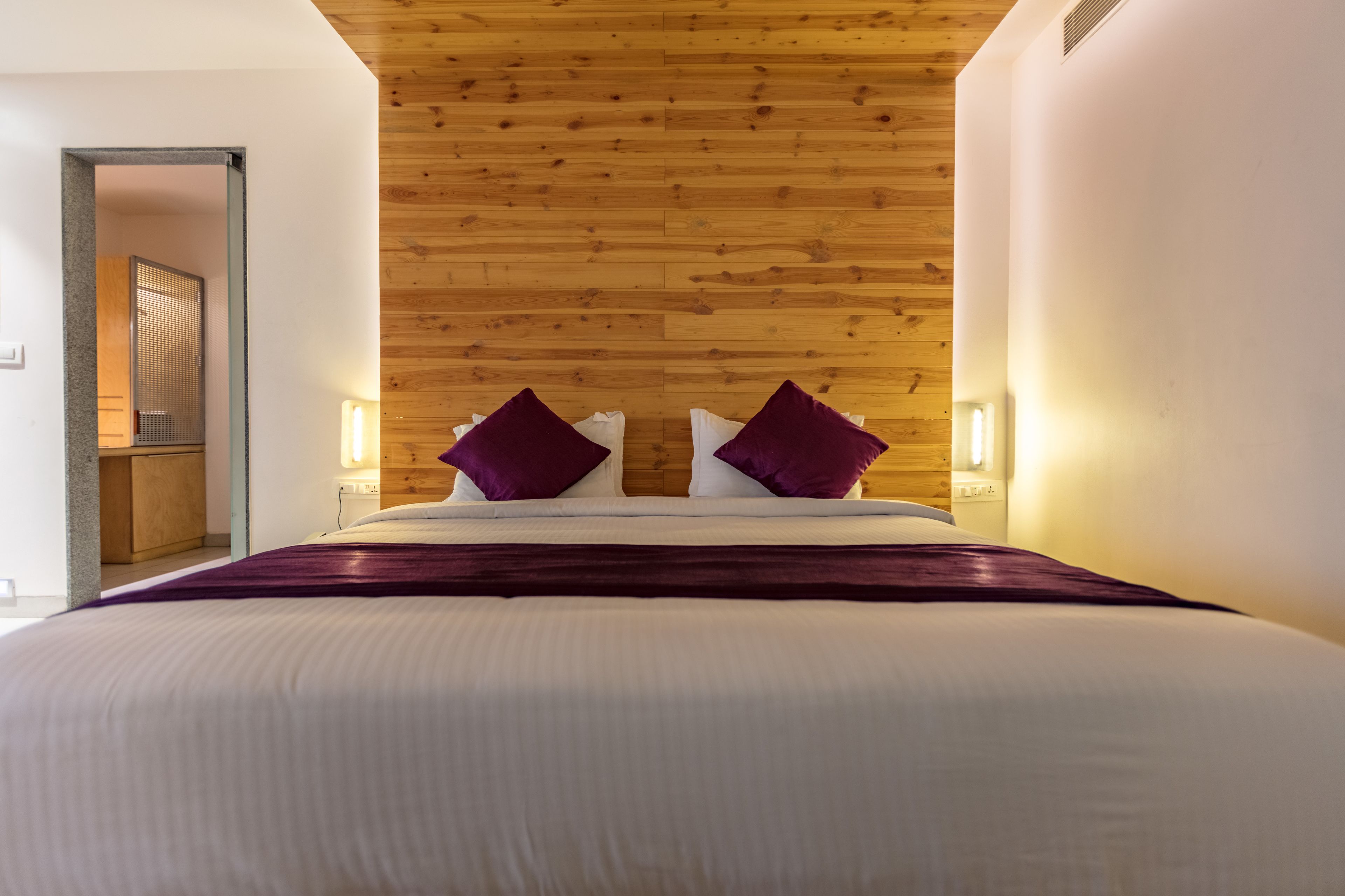 superior room | premium bedding, minibar, in-room safe, desk