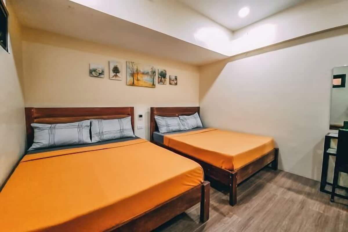 Bureau, fer et planche Ă repasser, Wi-Fi gratuit, draps fournis