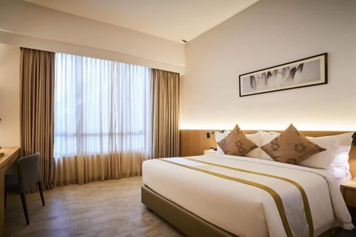 In-room safe, desk, blackout drapes, soundproofing