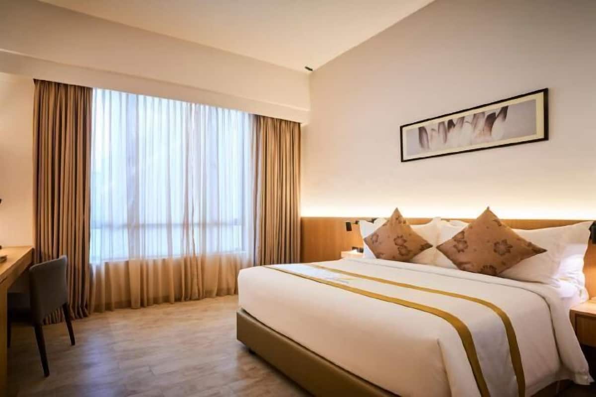 In-room safe, desk, blackout drapes, soundproofing