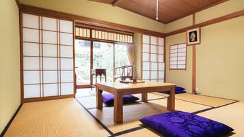 In-room safe, desk, laptop workspace, free WiFi