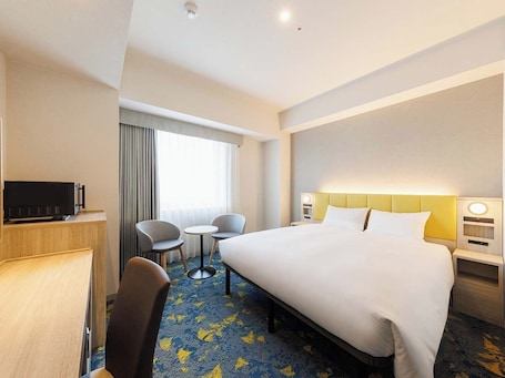 Desk, free WiFi. JR East Hotel Mets Tachikawa
