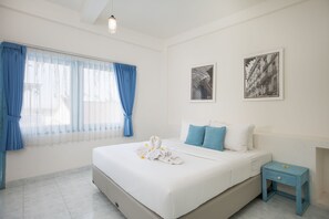Deluxe-Zimmer | Daunenbettdecken, Zimmersafe, Schreibtisch, Verdunkelungsvorhänge