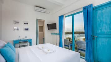 Junior Suite | Down duvets, in-room safe, desk, blackout curtains