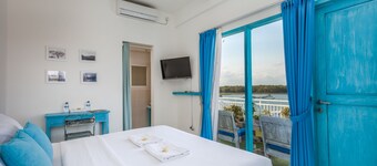 Paras Paros Marina Lodge