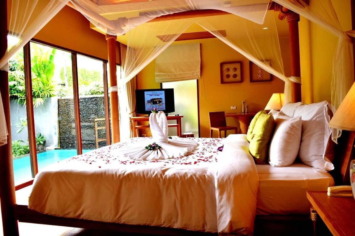 Pool Villa | Minibar, caja fuerte, escritorio y cortinas opacas