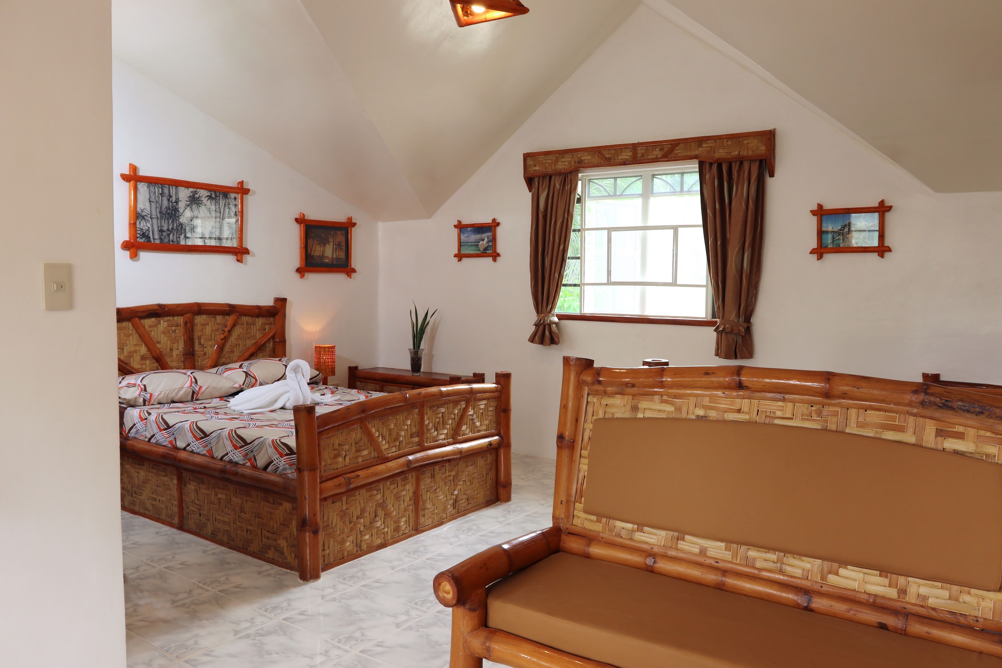 bamboo suite | desk, bed sheets