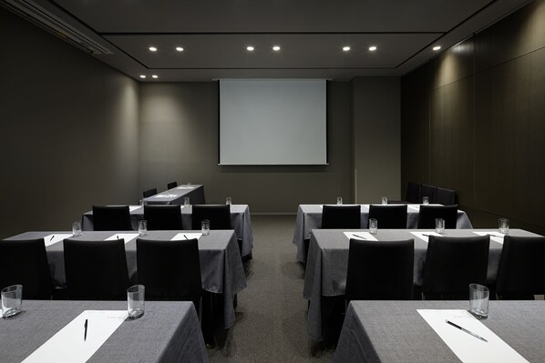 A conference room with tables and chairs, a projector screen, and a carpeted floor. - Shilla Stay Seocho Gangnam Station (Seoul)