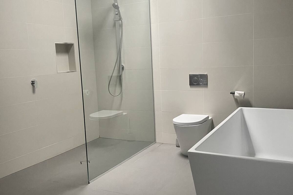 free toiletries, towels