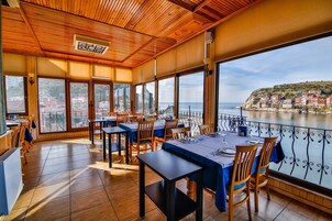 Frühstück, Mittagessen, Abendessen, mediterrane Küche 