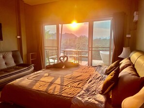 Deluxe Room, 1 King Bed, Non Smoking, River View - Kwainoy Riverpark & Resort (Sai Yok)