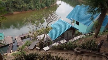 Chomwaree | Water view