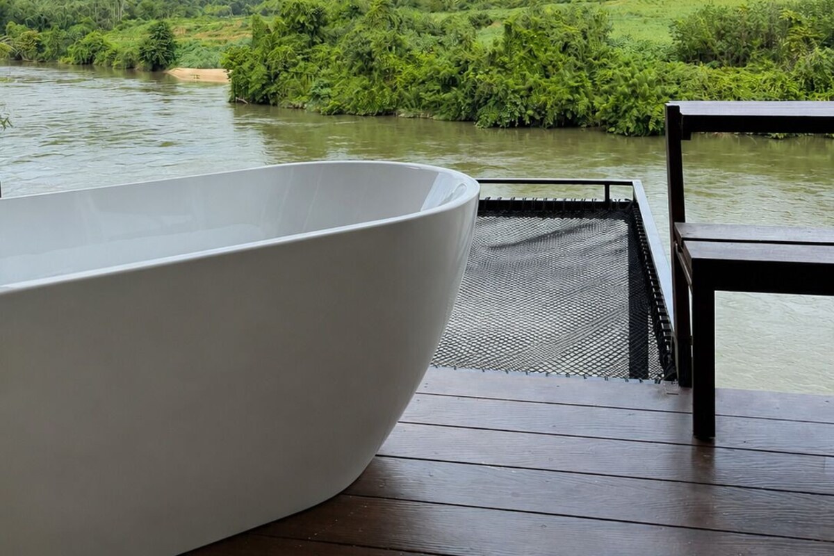 Deluxe Twin Room, Balcony, River View | Free WiFi, bed sheets