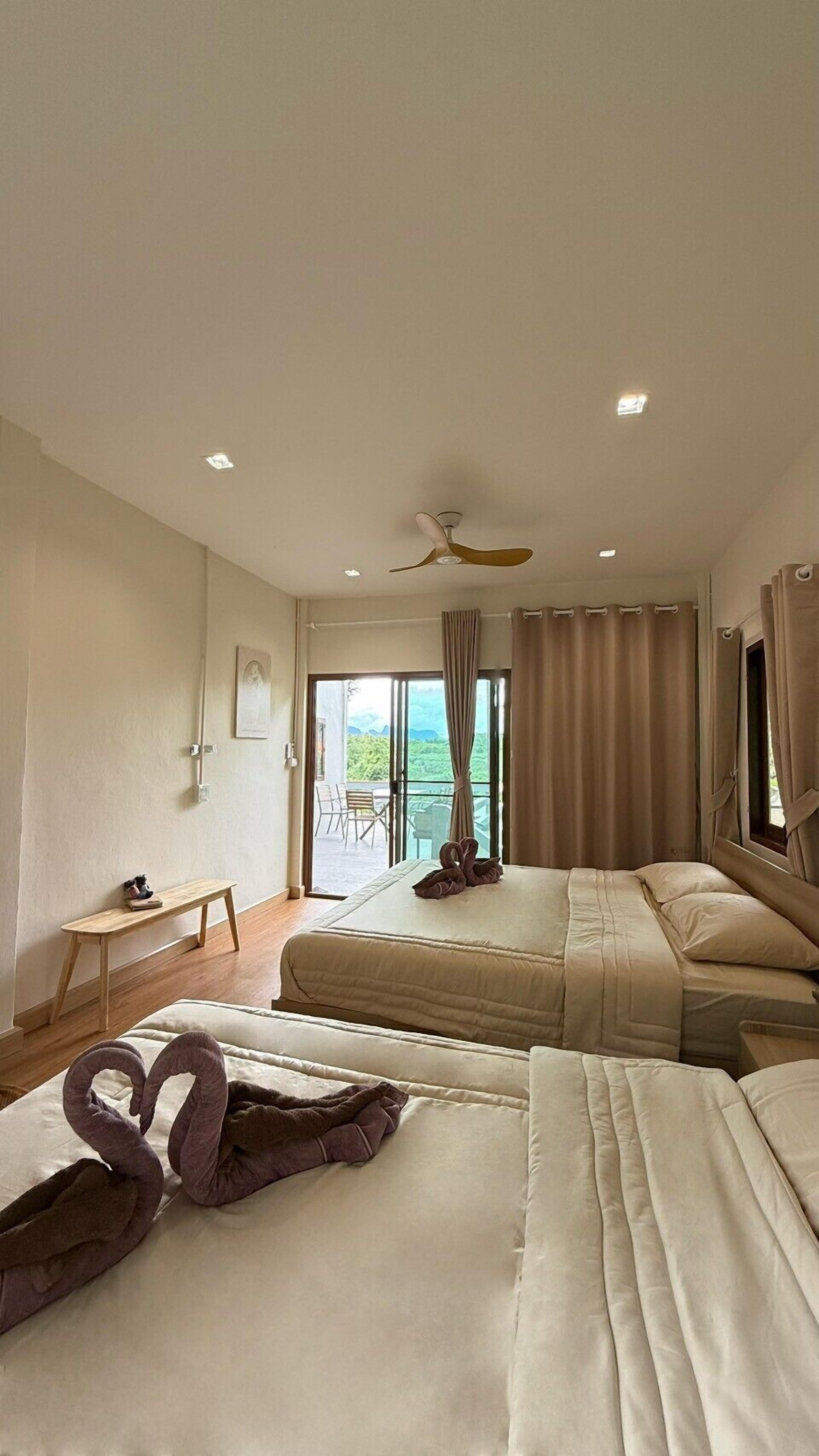 Casa familiar, 2 dormitoris, vistes al riu | Escriptori, wifi gratuïta i roba de llit 