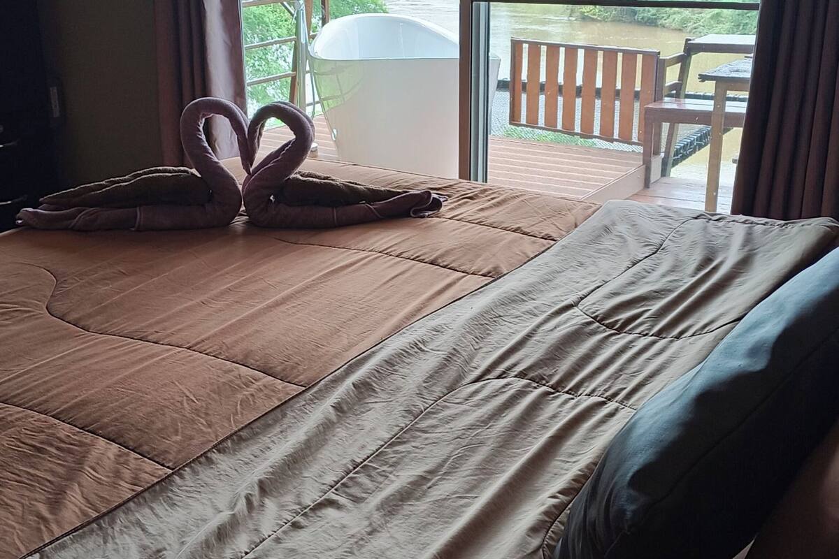 Chambre Familiale, 2 chambres, vue fleuve | Terrasse/Patio