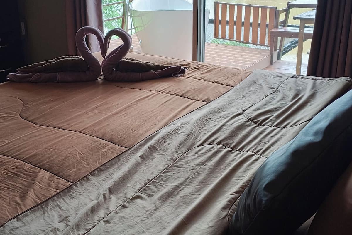 Familiekamer, 2 slaapkamers, uitzicht op rivier | Terras