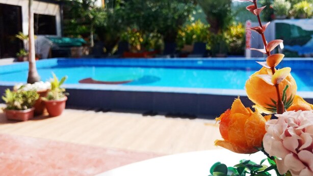 Kolam renang outdoor