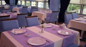 3 restaurants, breakfast, lunch, dinner served; Turkish cuisine  - Cimenler Hotel (Gumushane)