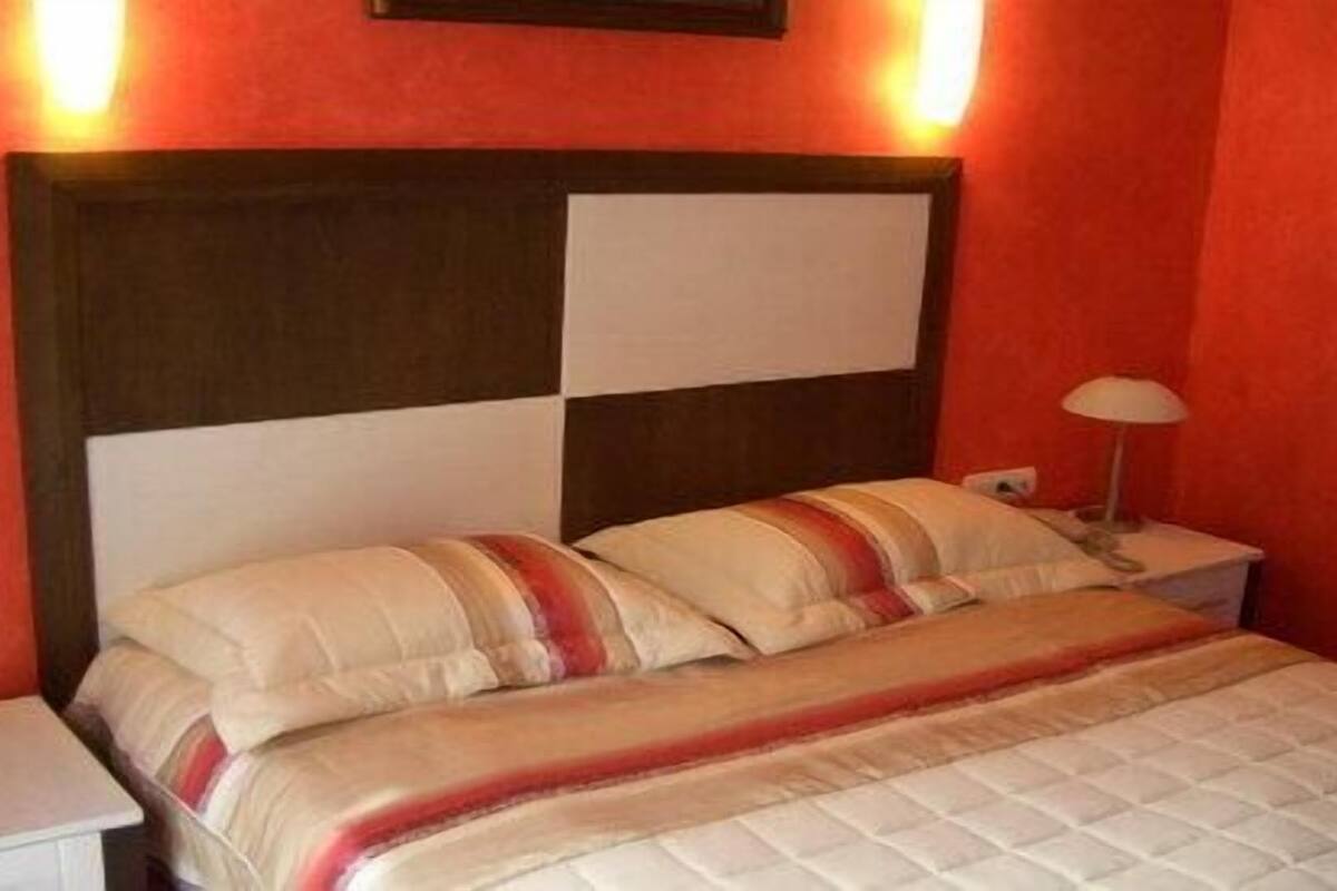 In-room safe, desk, iron/ironing board (on request)