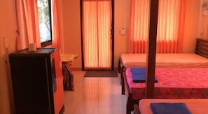 Family for Four - Subsavet Village (Ko Pha-ngan)