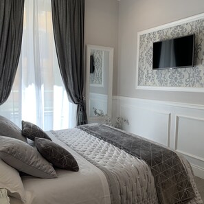 Minibar, in-room safe, desk, soundproofing - Charme & Chic Prestige (Rome)