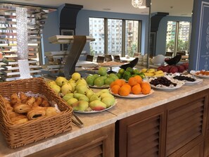 Dagelijks ontbijtbuffet (USD 15 per persoon)