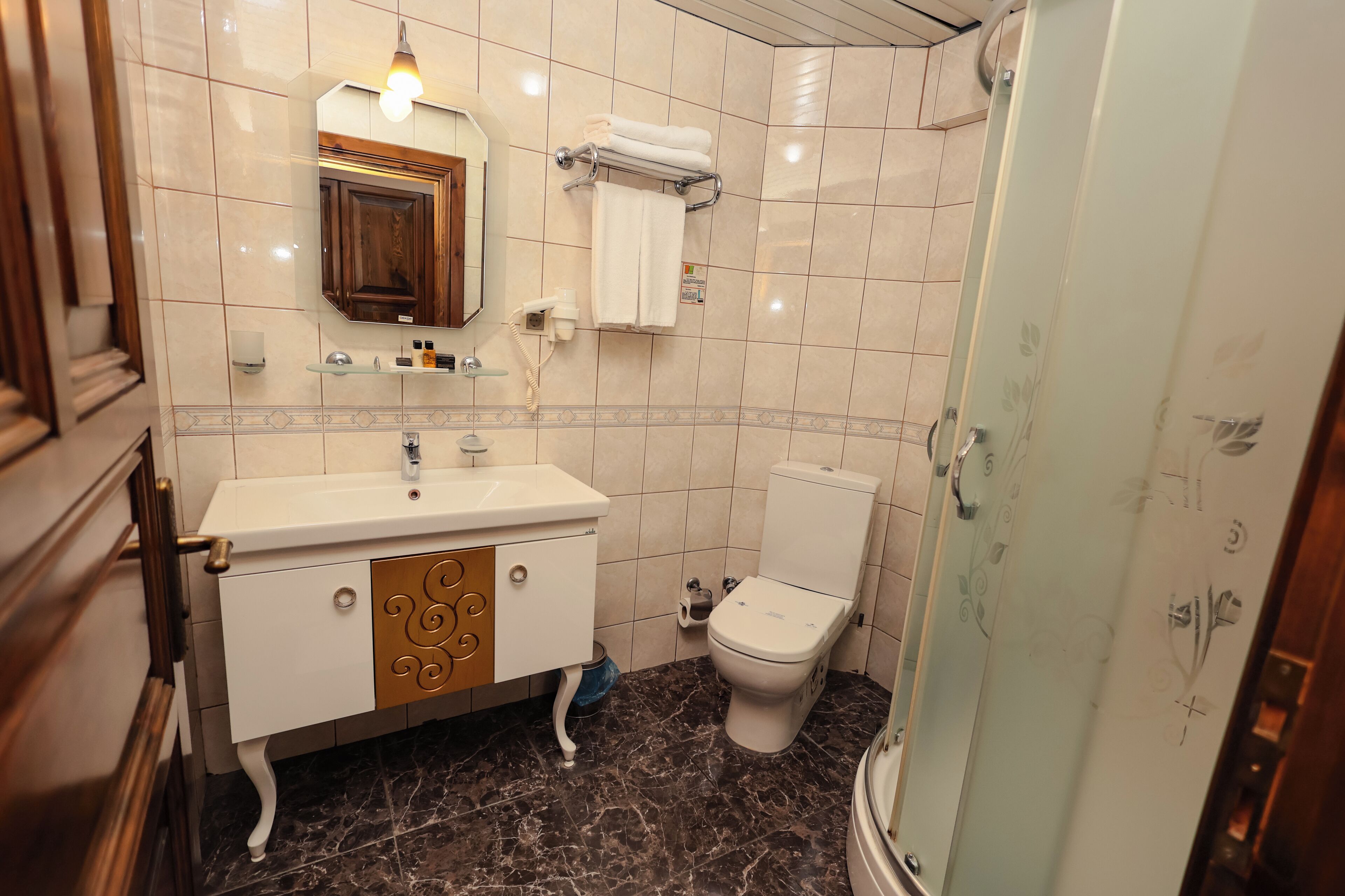 double room | bathroom | shower, free toiletries, hair dryer, slippers